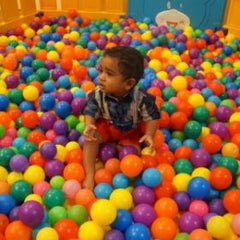 Ball Pit - Small (2m x 2m) - Includes 8 walls, 4 soft play mats and 2 bags of balls