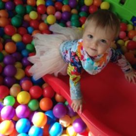 Ball Pit - Small (2m x 2m) - Includes 8 walls, 4 soft play mats and 2 bags of balls